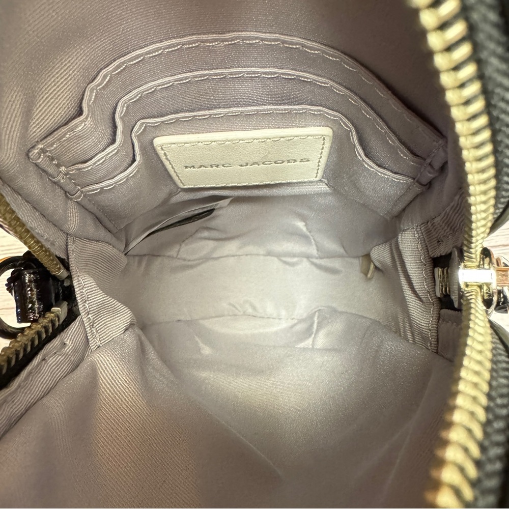 Marc Jacobs 3D Vitamin Pill Crossbody Bag with Matching Keychain - Picture 5 of 11